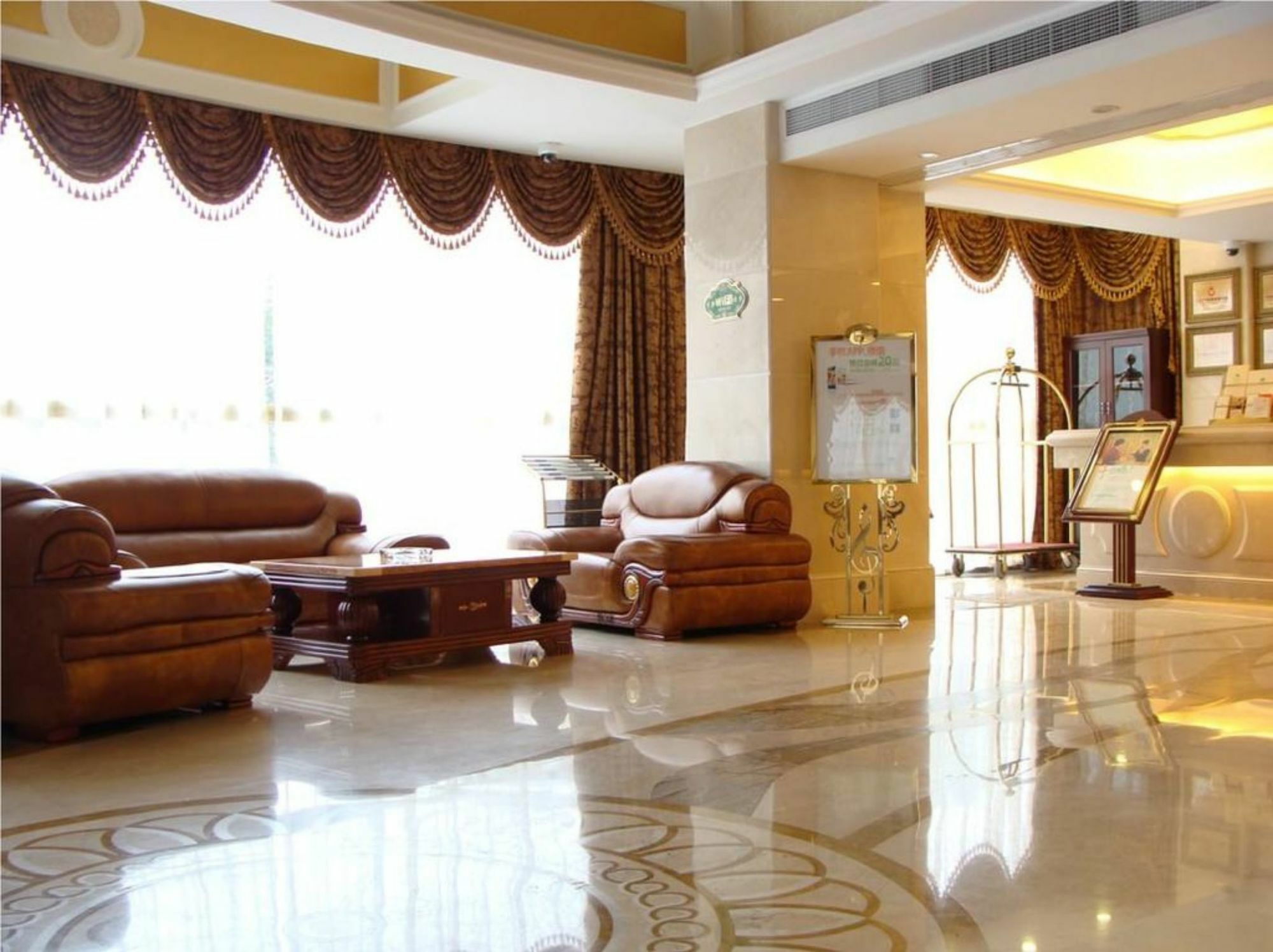 Vienna Hotel Xi'An Railway Station Bagian luar foto